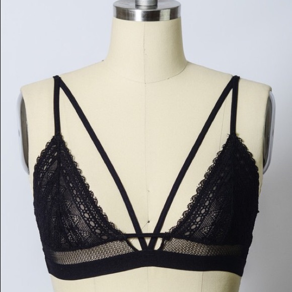 >>LAST<< Peekaboo Strip Lace Bralette - Picture 4 of 6